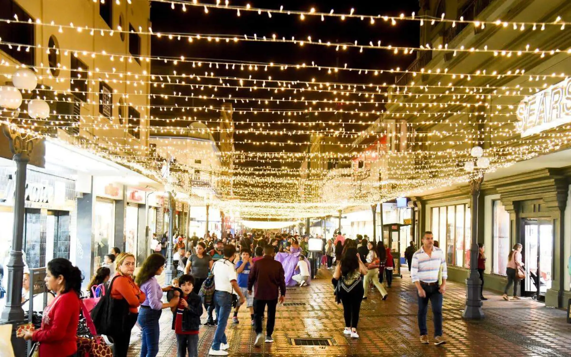 Un espectáculo de luces que año con año llega al centro de Tampico José Luis Tapia (2)